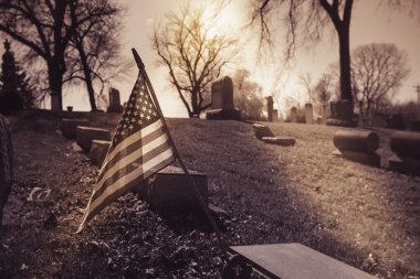 Eski mezarlık - vintage bir görünüm güneş ışığı ile