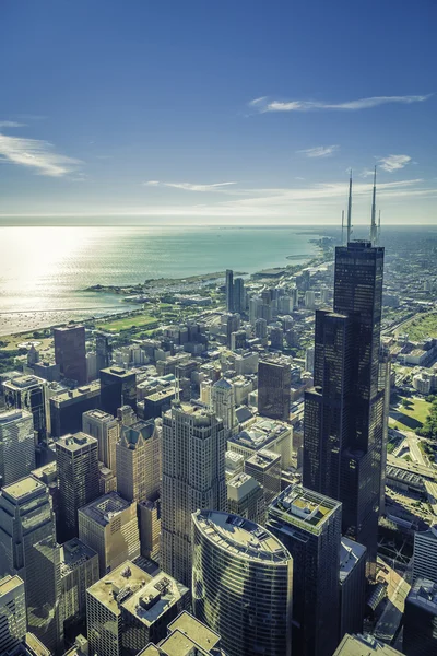 Soluppgång över Chicago finansiella distriktet-aerial view — Stockfoto