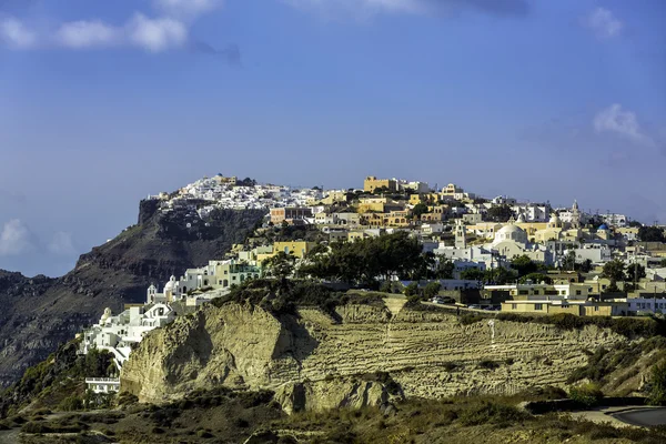 Bílé domy na útesu Santorini Island, Řecko — Stock fotografie
