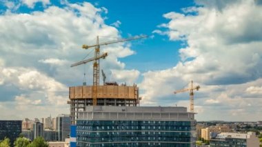 Vinçli inşaat alanı