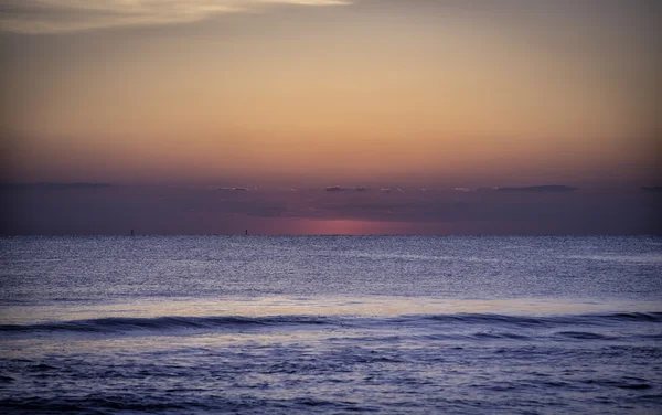 Coucher de soleil au-dessus de la mer — Photo