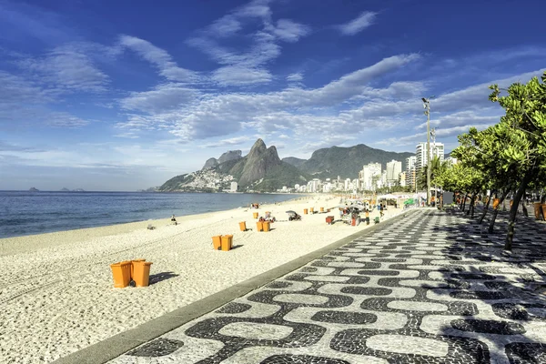 Mañana en la playa de Ipanema en Río de Janeiro — Foto de Stock