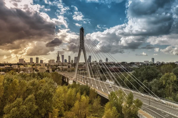 Varsovie skyline derrière le pont, Pologne — Photo