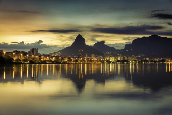 Sunset behind mountains in Rio de Janeiro — Stock Photo, Image