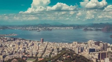 Rio de Janeiro üzerinde hareketli bulutlar