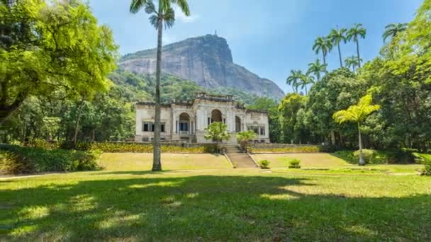 Parque Lage com Cristo na Colina do Corcovado — Vídeo de Stock