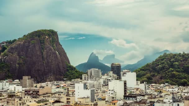 Höga berg i Rio De Janeiro — Stockvideo