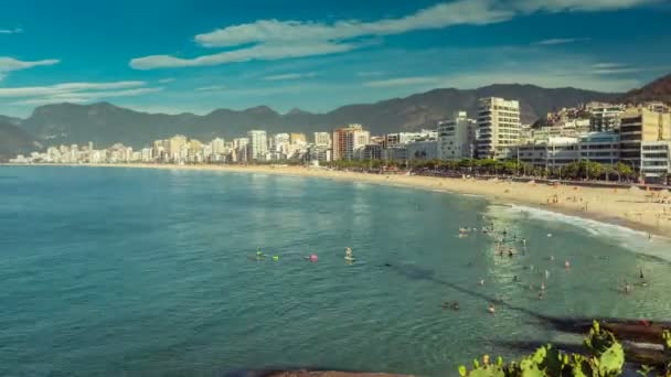 Pessoas nadando no oceano — Vídeo de Stock