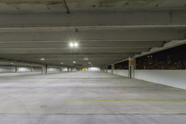 Geceleri boş otopark