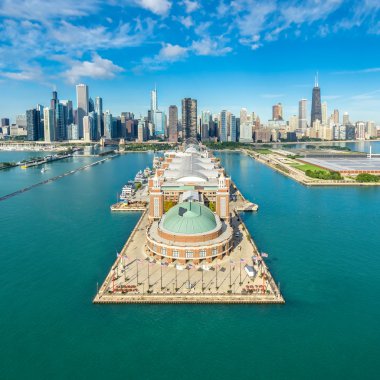 Chicago manzarası ile ünlü Pier havadan görünümü
