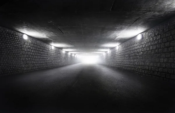 Túnel vazio com luz — Fotografia de Stock