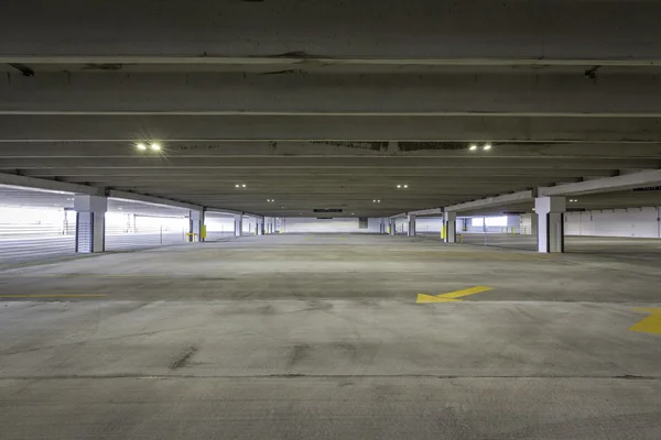 Estacionamento vazio garagem — Fotografia de Stock