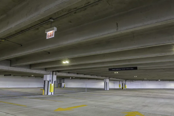 Empty parking garage — Stock Photo, Image