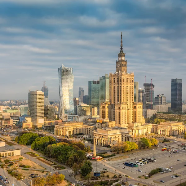 Warszawa downtown med soluppgång — Stockfoto