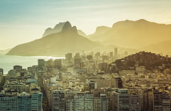 Edifici con spiaggia di Ipanema in Brasile — Foto Stock