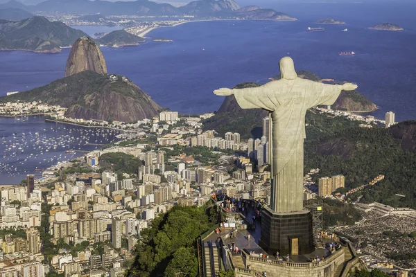 Kristus och Botafogo Bay — Stockfoto