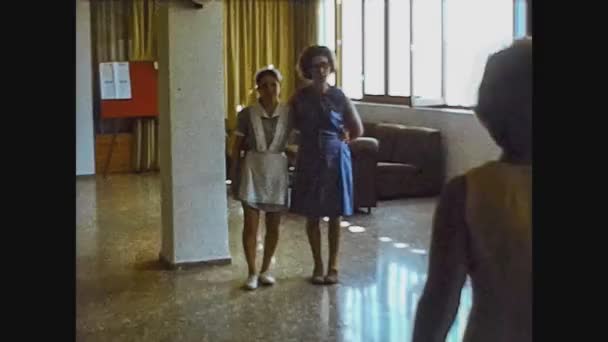 Malta 1981, Kobiety z obsługą hotelową 4 — Wideo stockowe