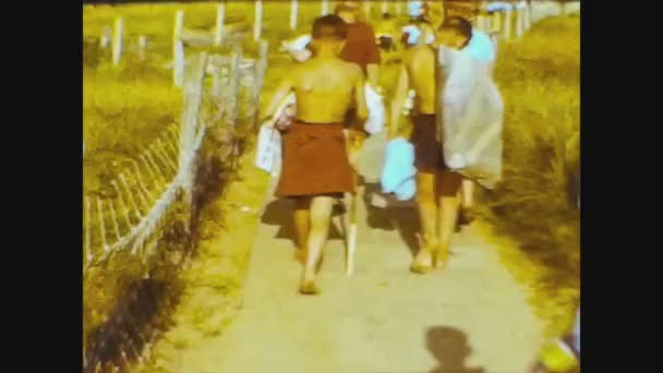 Reino Unido 1965, Boy scout camping in 60s — Vídeo de stock