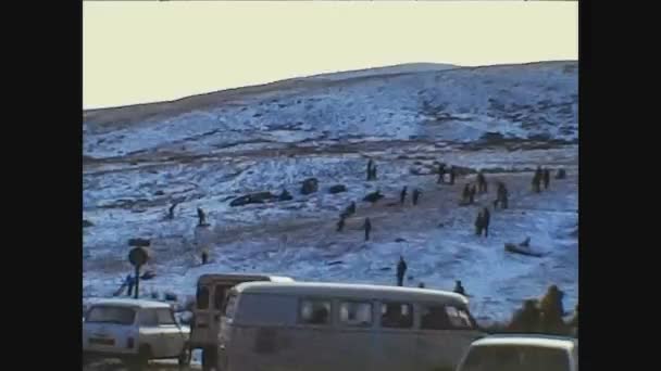 United Kingdom 1975, People in mountain in winter 2 — 图库视频影像