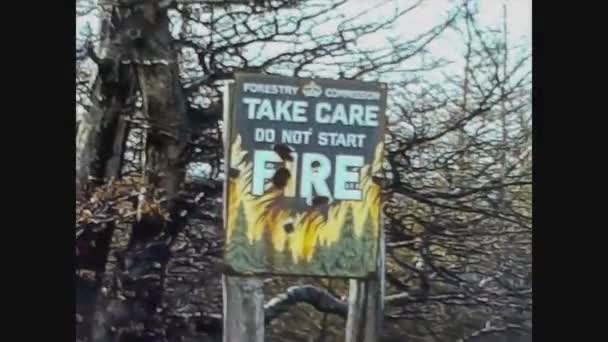Reino Unido 1966, No iniciar fuego signo — Vídeo de stock