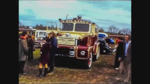 Großbritannien 1969, Historischer Lieferwagen ausgestellt — Stockvideo