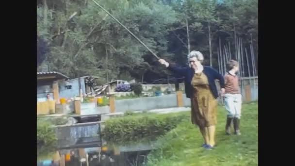 France 1966, Voyage de pêche sur la rivière 8 — Video