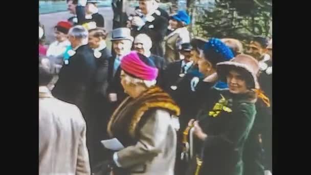 Egyesült Királyság 1965, emberek tömege a 60-as években — Stock videók