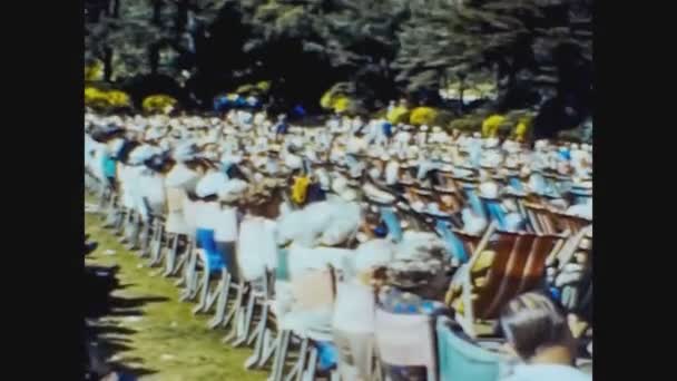 英国1965年,広場は会議のための人々でいっぱいだった2 — ストック動画