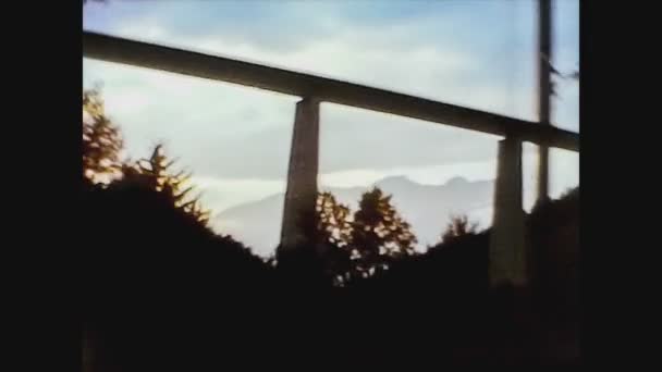 1966年のインスブルック山の橋 — ストック動画