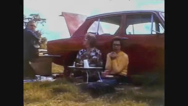 Großbritannien 1969, Picknick auf dem Land — Stockvideo