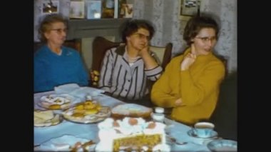 Londra, Birleşik Krallık 1960, Aile 9 'da öğle yemeği