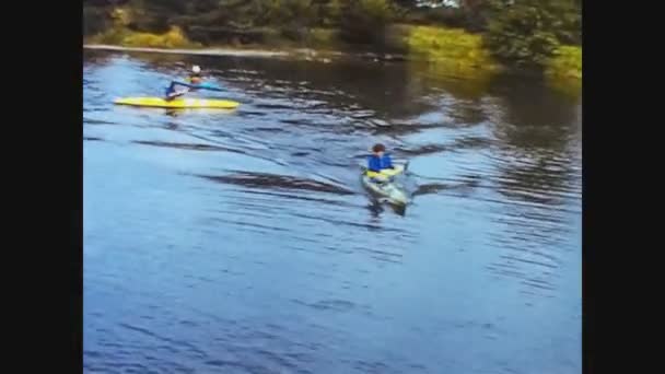 Reino Unido 1968, Kayak on the river — Vídeos de Stock