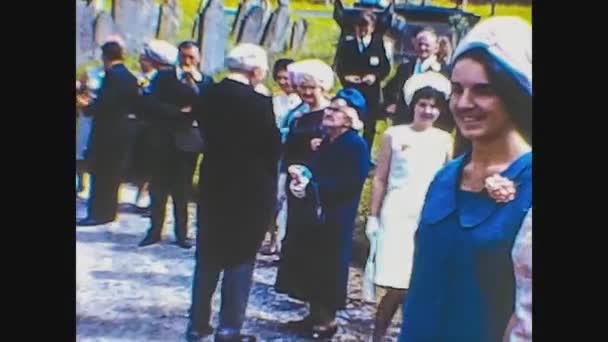 İngiltere 1965, 60 'larda düğün sahnesi — Stok video