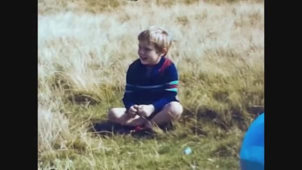 United Kingdom 1966, Child play on the grass — Stock Video