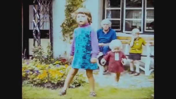 Clachan 1966, Gyerekek játszanak vidéken 5 — Stock videók