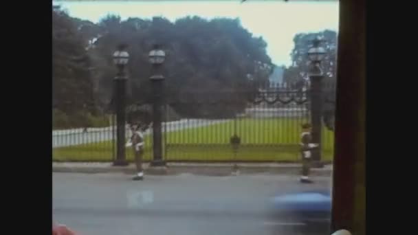 Reino Unido 1969, London street view in 60s — Vídeo de stock