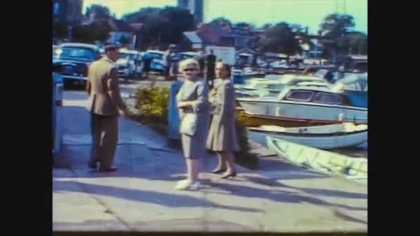 Birleşik Krallık 1965, nehirdeki küçük liman — Stok video