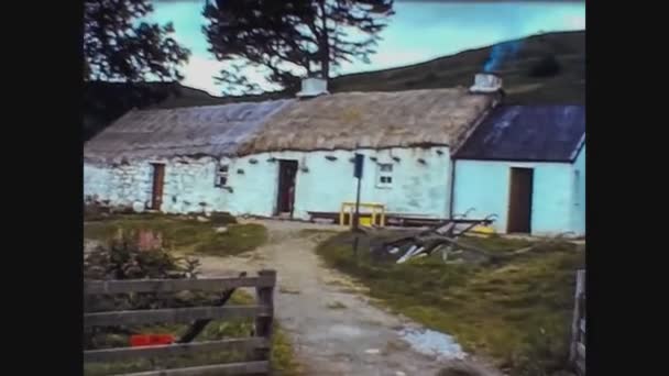 Velká Británie 1968, Old country house — Stock video