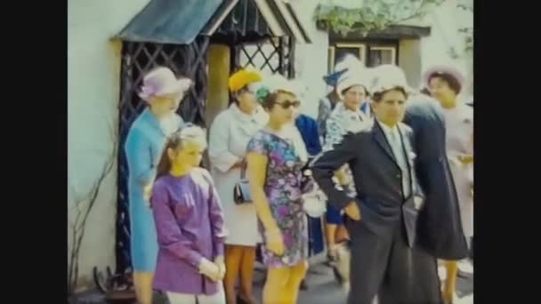 Royaume-Uni 1966, Extérieur Scène de mariage dans les années 60 — Video