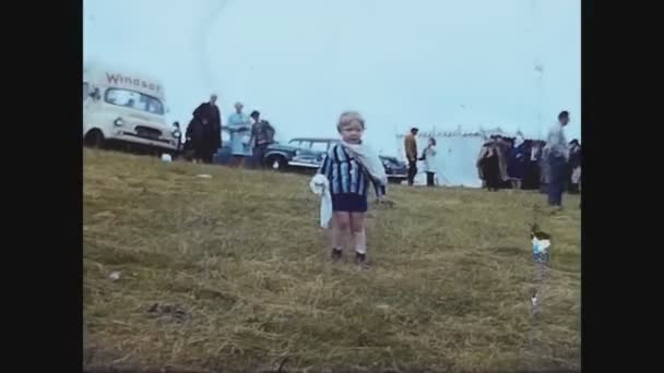 Verenigd Koninkrijk 1969, Kind op kamp — Stockvideo