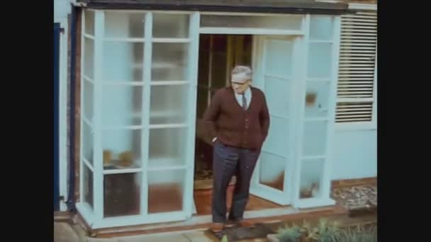 Royaume-Uni 1966, Old people do gardening 4 — Video