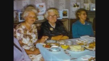 Londra, Birleşik Krallık 1960, Aile 11 'de öğle yemeği