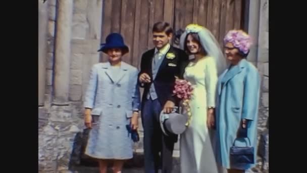 Großbritannien 1965, Hochzeitsszene in den 60er Jahren — Stockvideo