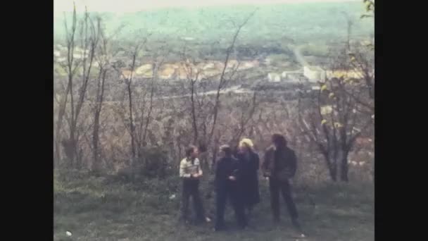 Reino Unido 1966, Pessoas no campo inglês 2 — Vídeo de Stock