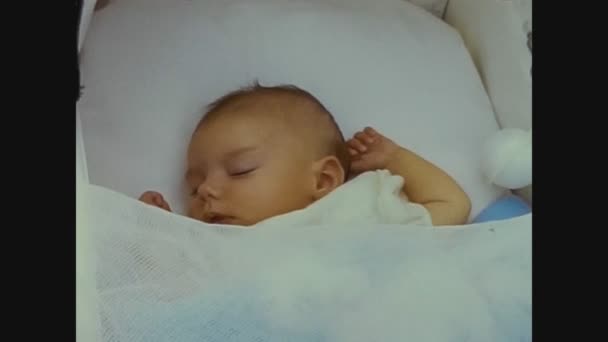 Royaume-Uni 1967, Baby sleeping 2 — Video
