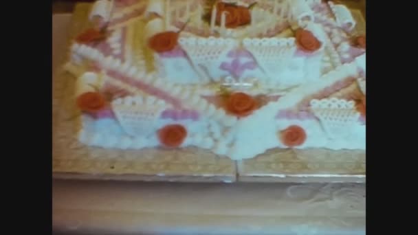 Ηνωμένο Βασίλειο 1961, γαμήλια τούρτα λεπτομέρεια — Αρχείο Βίντεο