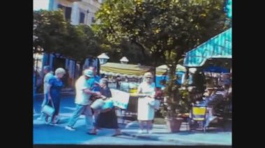 İtalya 1966, Sanremo sokak manzaralı insanlar