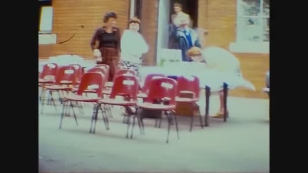 Verenigd Koninkrijk 1969, School bijeenkomst in Engeland in de jaren 60 — Stockvideo