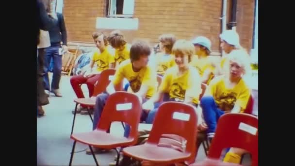 Verenigd Koninkrijk 1969, School bijeenkomst in Engeland in de jaren 60 6 — Stockvideo