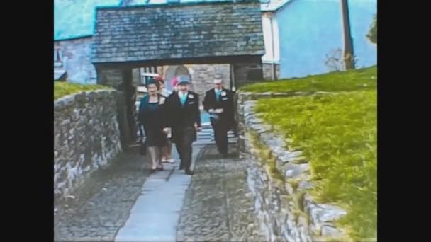 Wielka Brytania 1965, Home wedding scene in 60s 14 — Wideo stockowe